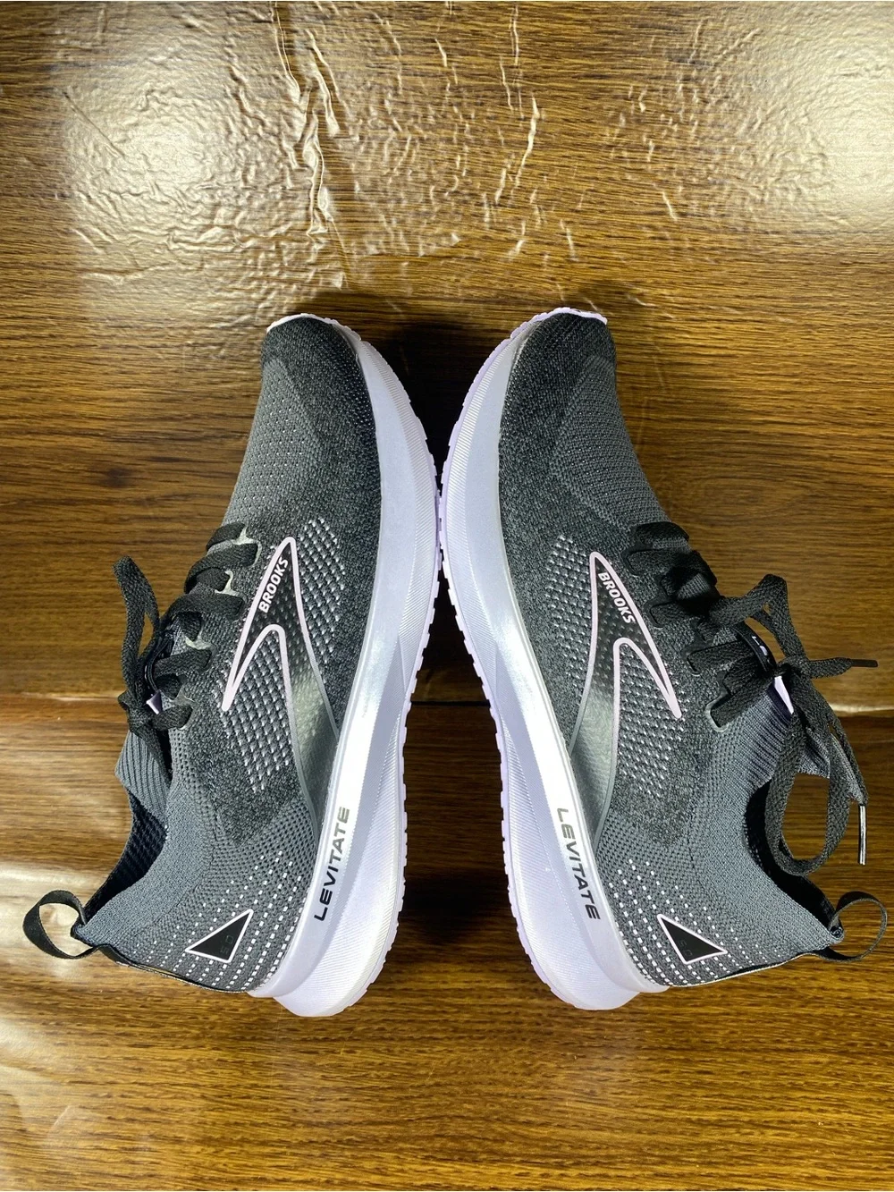 Brooks Levitate stealth fit 5 women’s shoe size 6.5